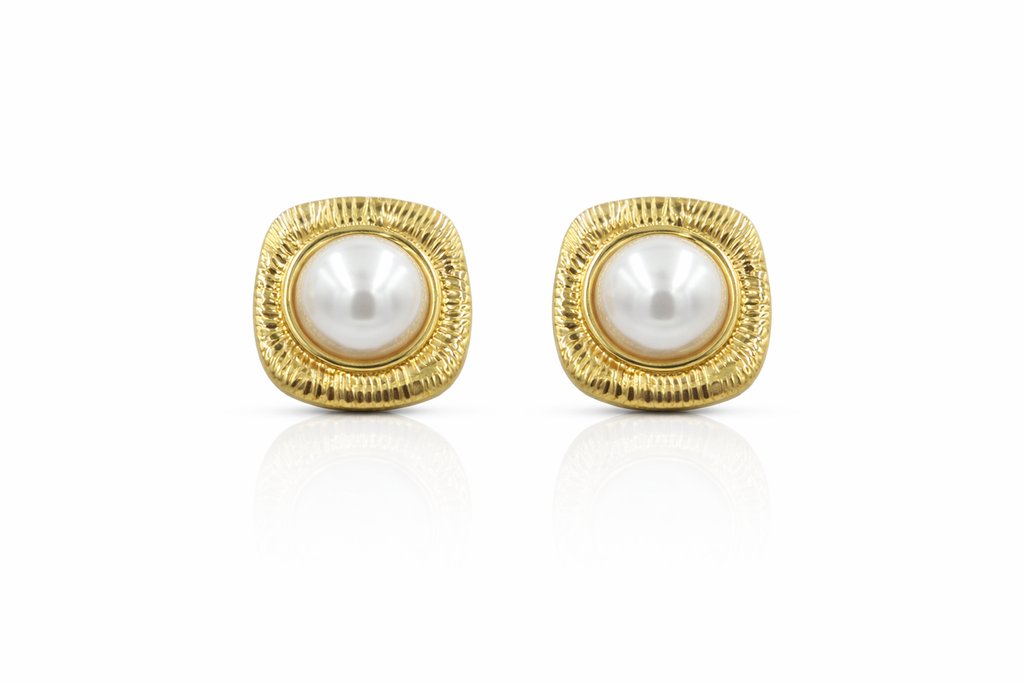 Lumière Pearl Stud Earrings